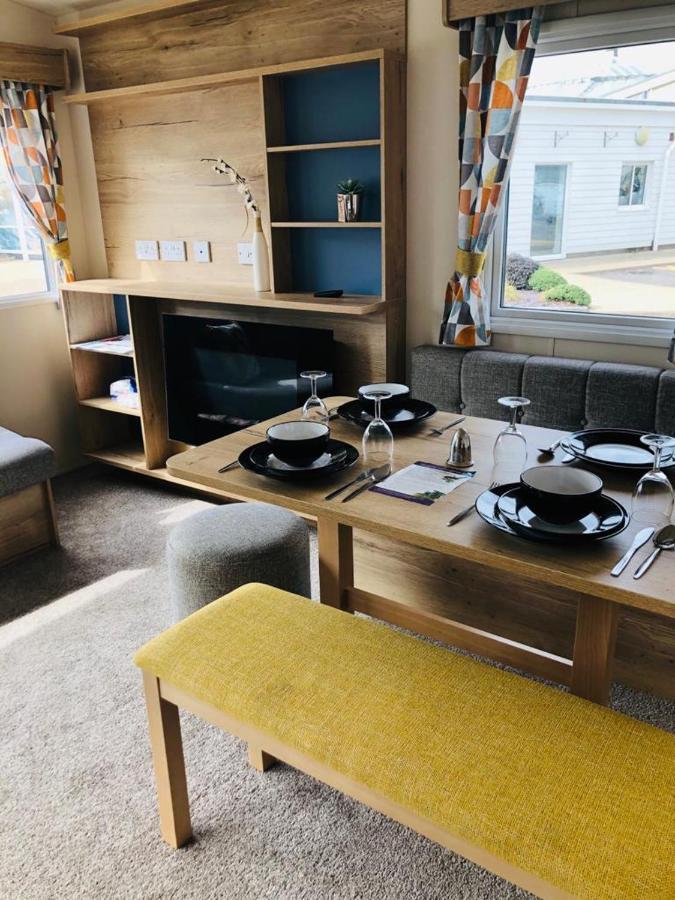 Апартаменти Chalet, Balcony, Bbq, Sleeps 6, Lytchett Minster Екстер'єр фото